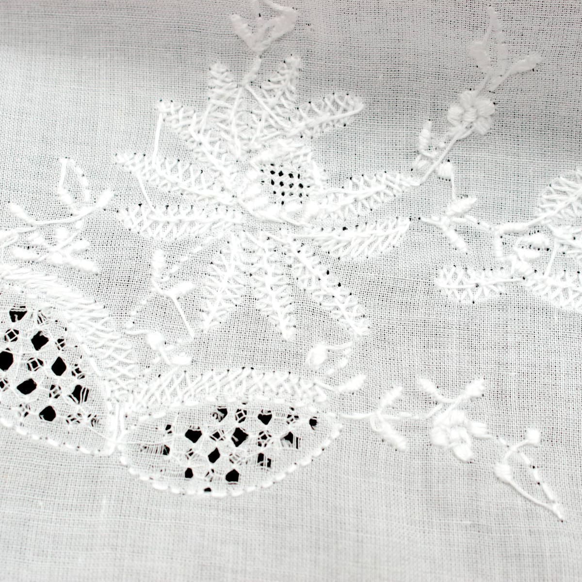 アミブルージュ,スワトウ手刺繍,レース,ハンカチ