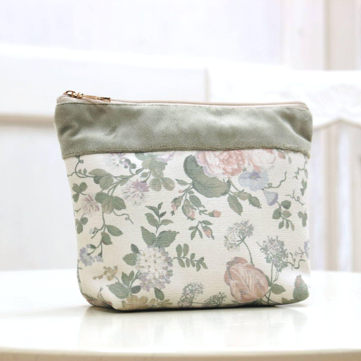 ベルールのジップポーチ アミブルージュ,amibrugge,インテリアレース,ファブリック,ポーチ,バッグ