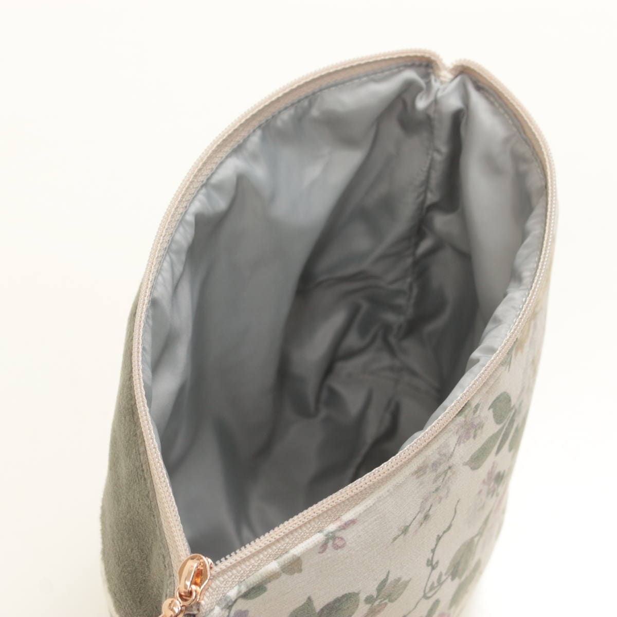 表情豊かなベルールのジップポーチ アミブルージュ,amibrugge,インテリアレース,ファブリック,ポーチ,バッグ