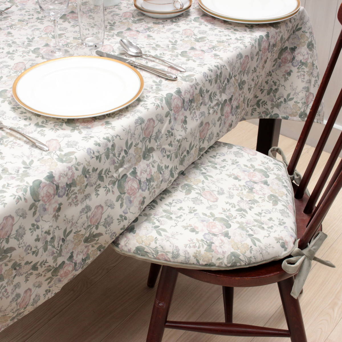 オーソレイユ ジャカード織の紐付きシートクッション,インテリアファブリック アミブルージュ,amibrugge,インテリアレース,ファブリック