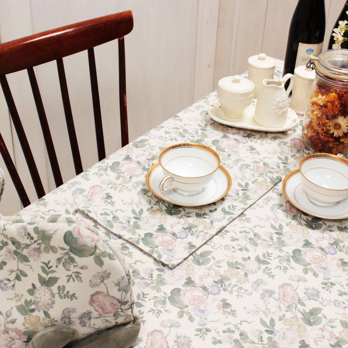 花柄を中心にコーディネート アミブルージュ,ヨーロッパ,インテリア,はっ水,撥水,ロータス効果