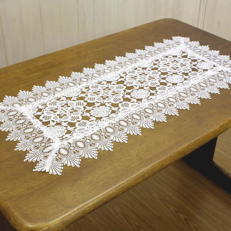 ギュピールレースのテーブルセンター