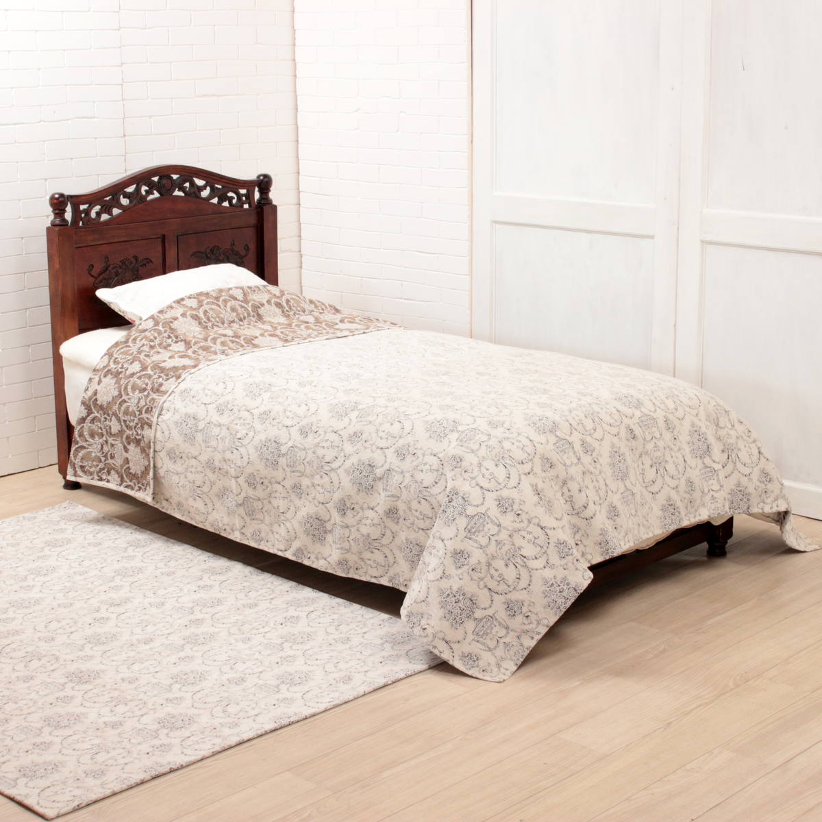 アミブルージュ,インテリア,トワルドジュイ,シェニール,カバー