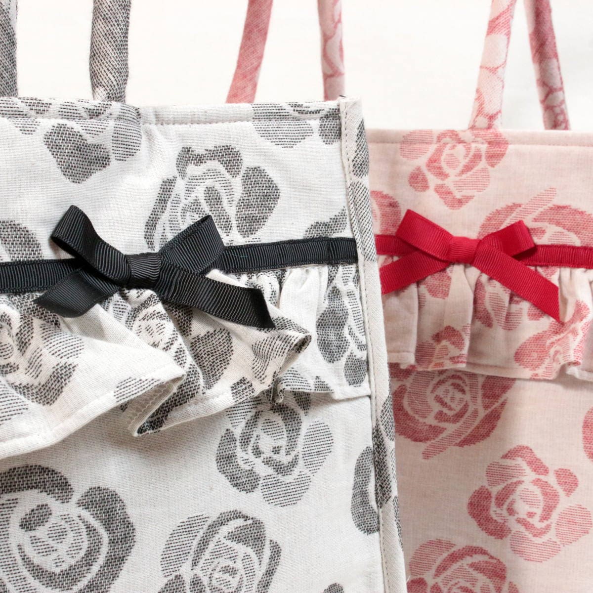 バラ柄ジャカード 横型A4バッグ 約26×36×9cm [Rosette Charm