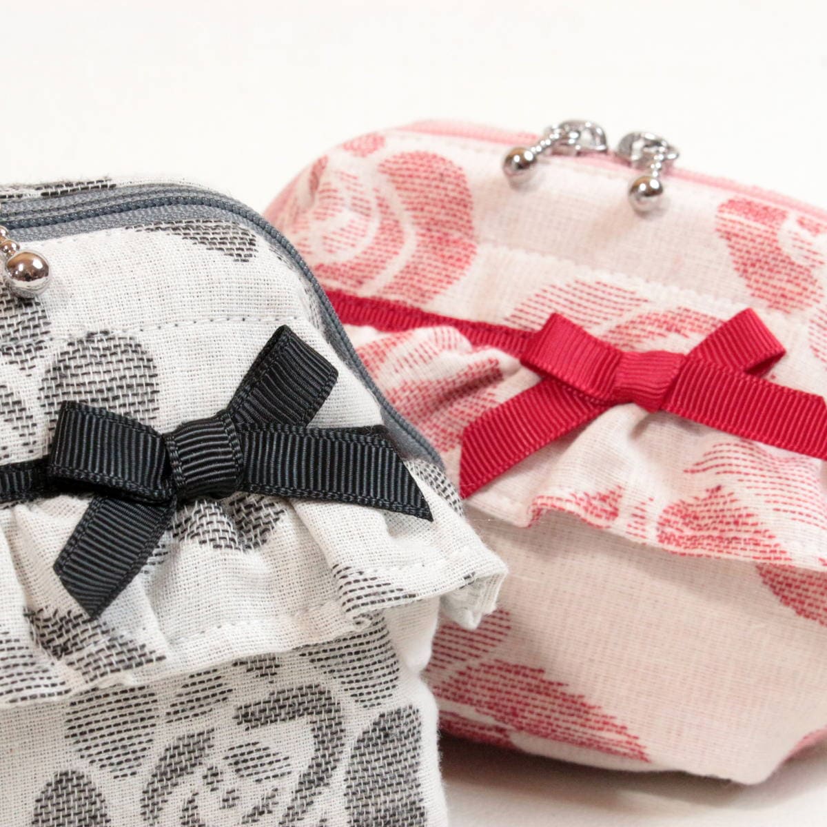 ＊つくし様＊　めがねポーチ　ジャバラポーチ　ハンドメイド バラ柄ジャカード ワイヤーポーチS 約9.5×9.5×8.5cm [Rosette Charm