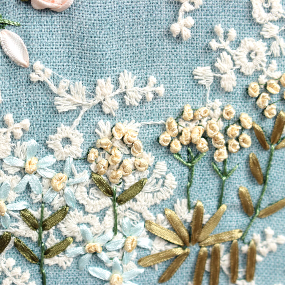 Florist リボン刺繍 ウォールデコ Ｌ 約25×18cm / アミ・ブルージュ 