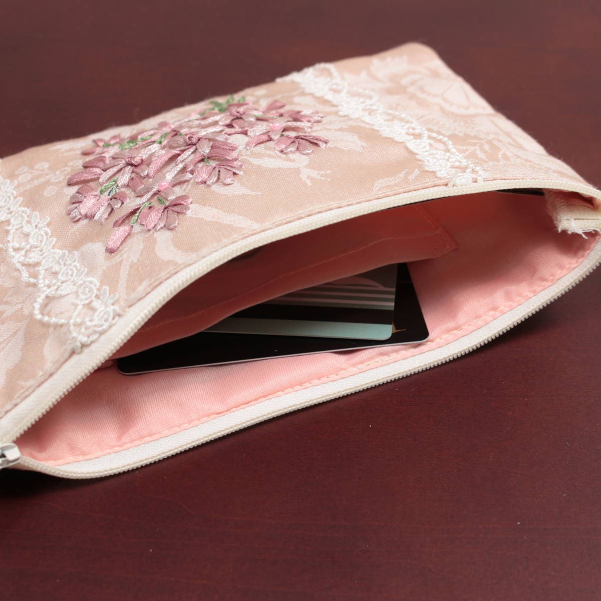 リボン刺繍 フラットポーチ 約12×20cm [Florette]｜インテリアレース