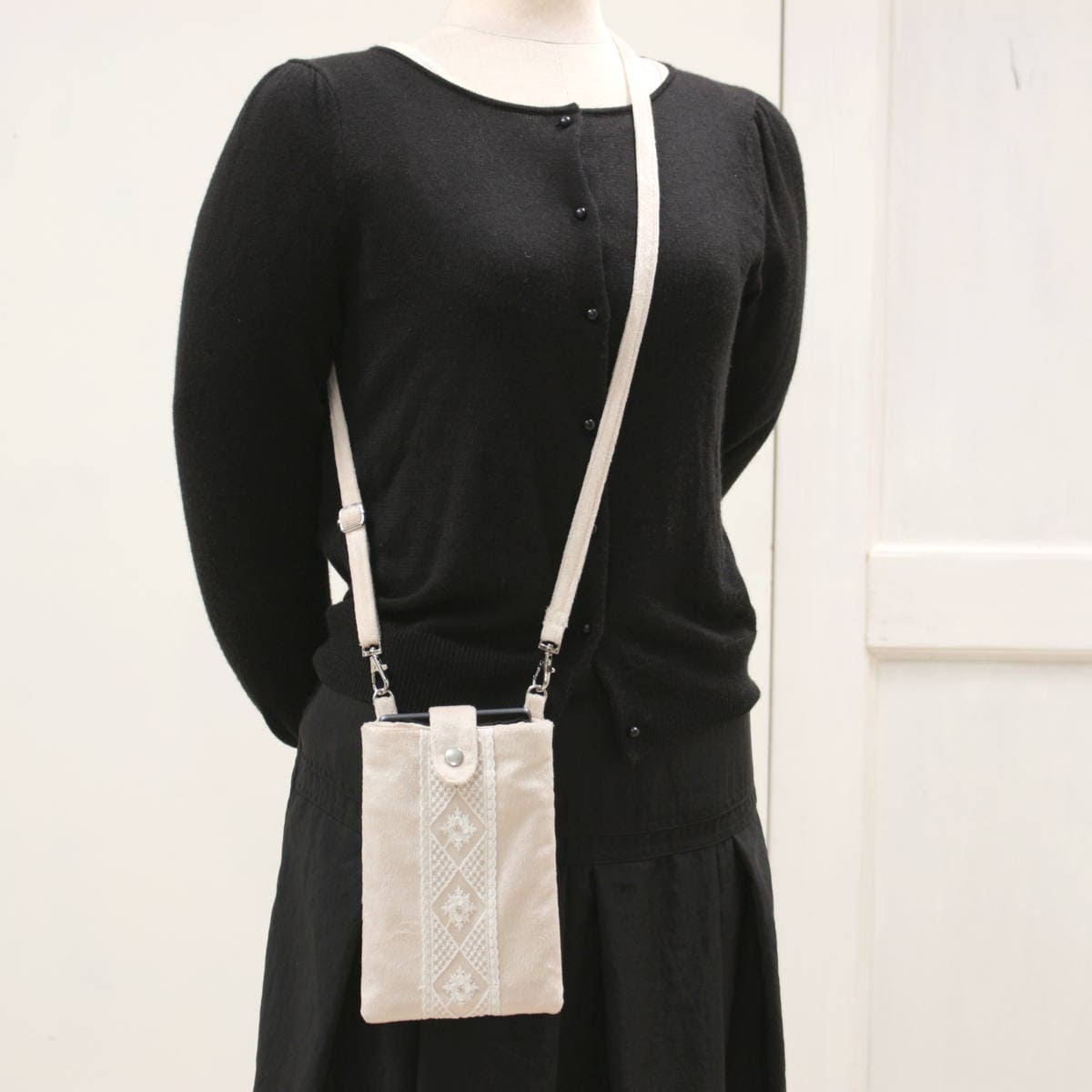 アミブルージュ,amibrugge,通販,インテリア,ファブリック,縦型,スマホ,ポシェット,ベルベット