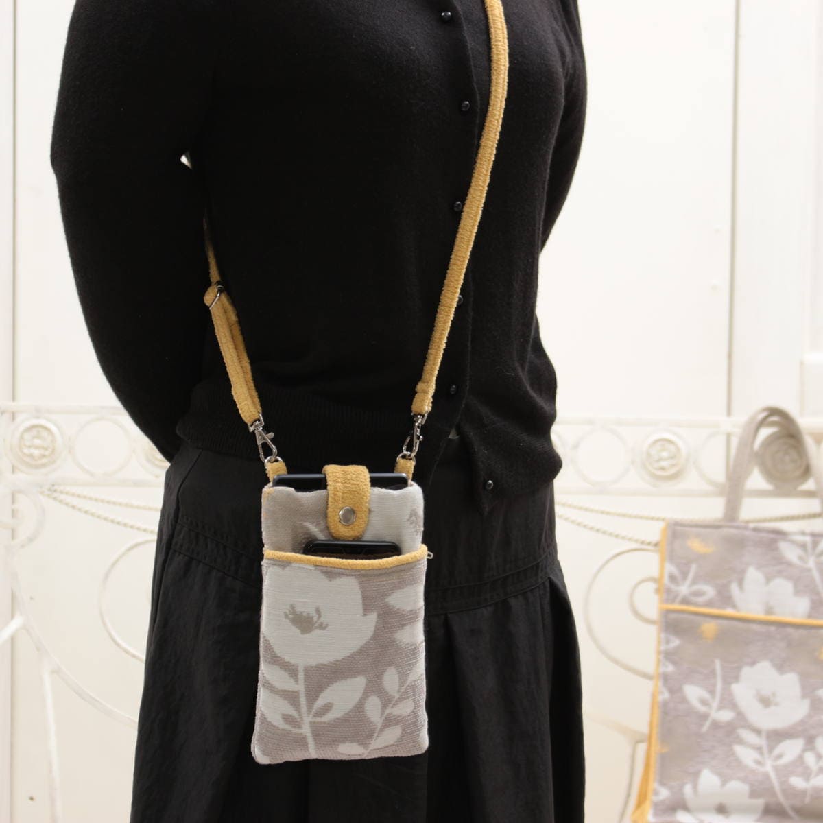 アミブルージュ,amibrugge,通販,インテリア,ファブリック,縦型,スマホ,ポシェット