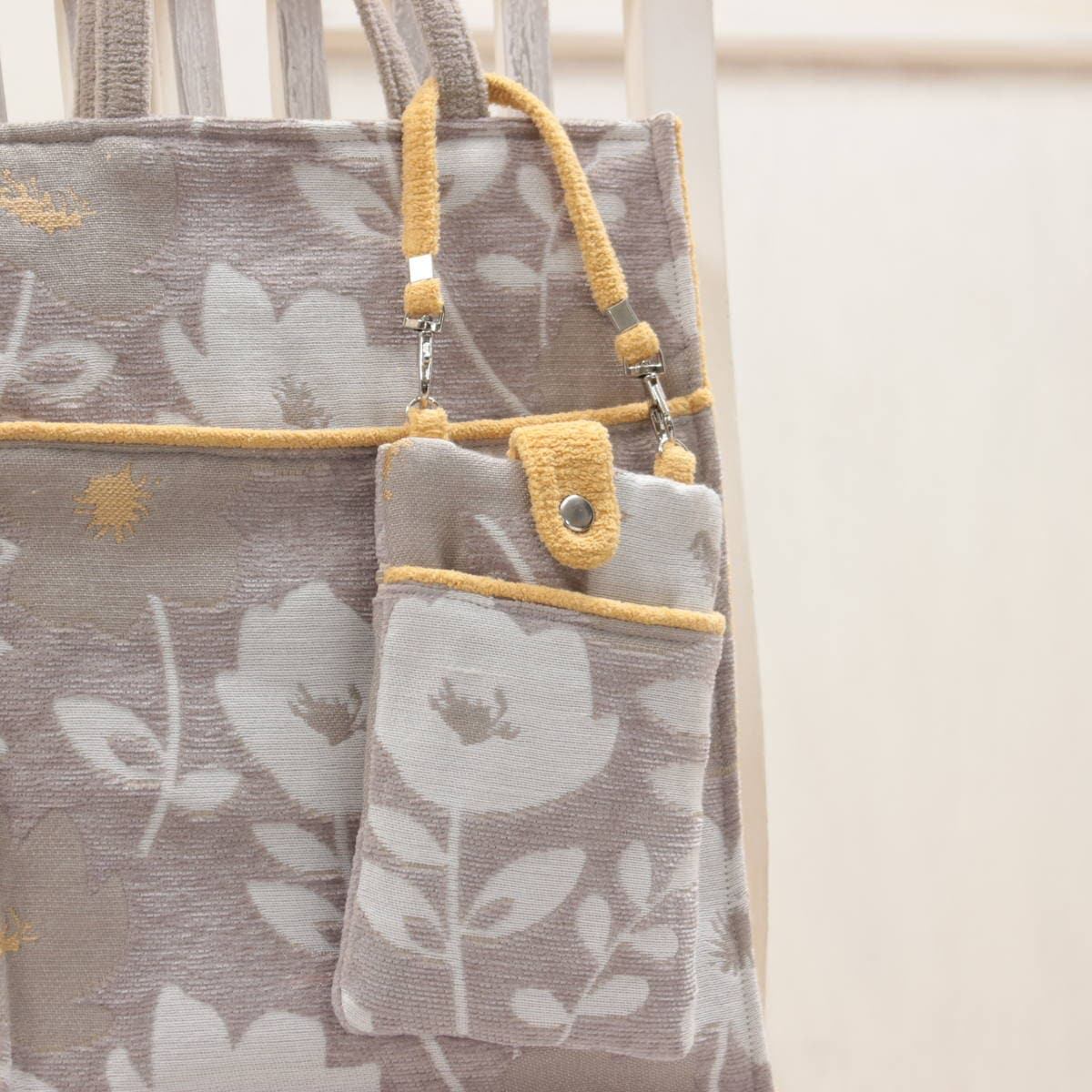 アミブルージュ,amibrugge,通販,インテリア,ファブリック,縦型,スマホ,ポシェット