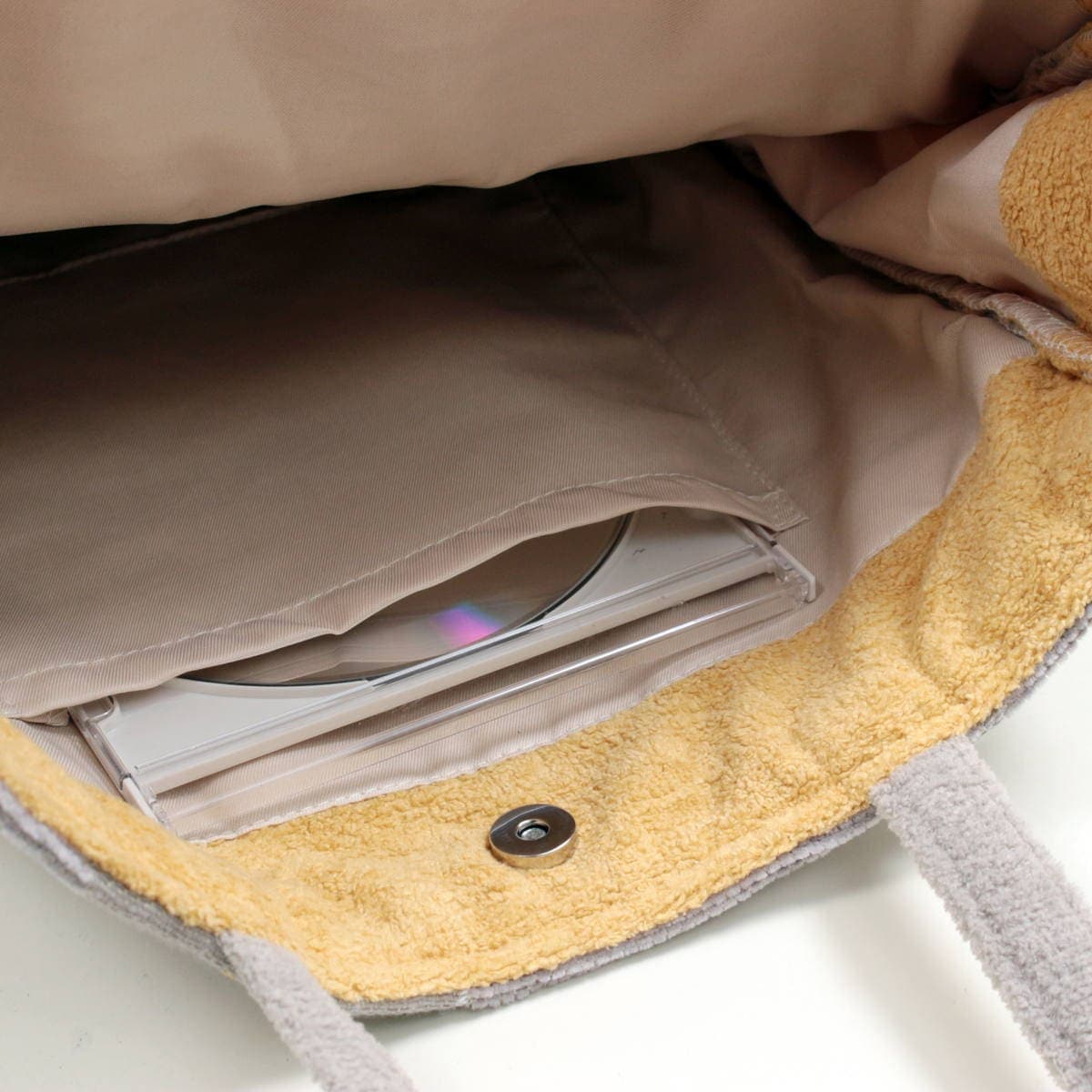 内側には平面ポケット アミブルージュ,amibrugge,インテリアレース,ファブリック,シェニール織,ポーチ,バッグ