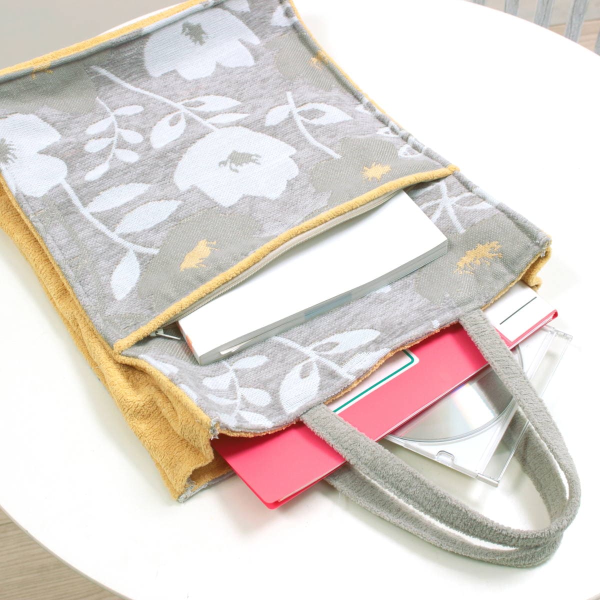 A4サイズのファイル、手帳などを収納 アミブルージュ,amibrugge,インテリアレース,ファブリック,シェニール織,ポーチ,バッグ