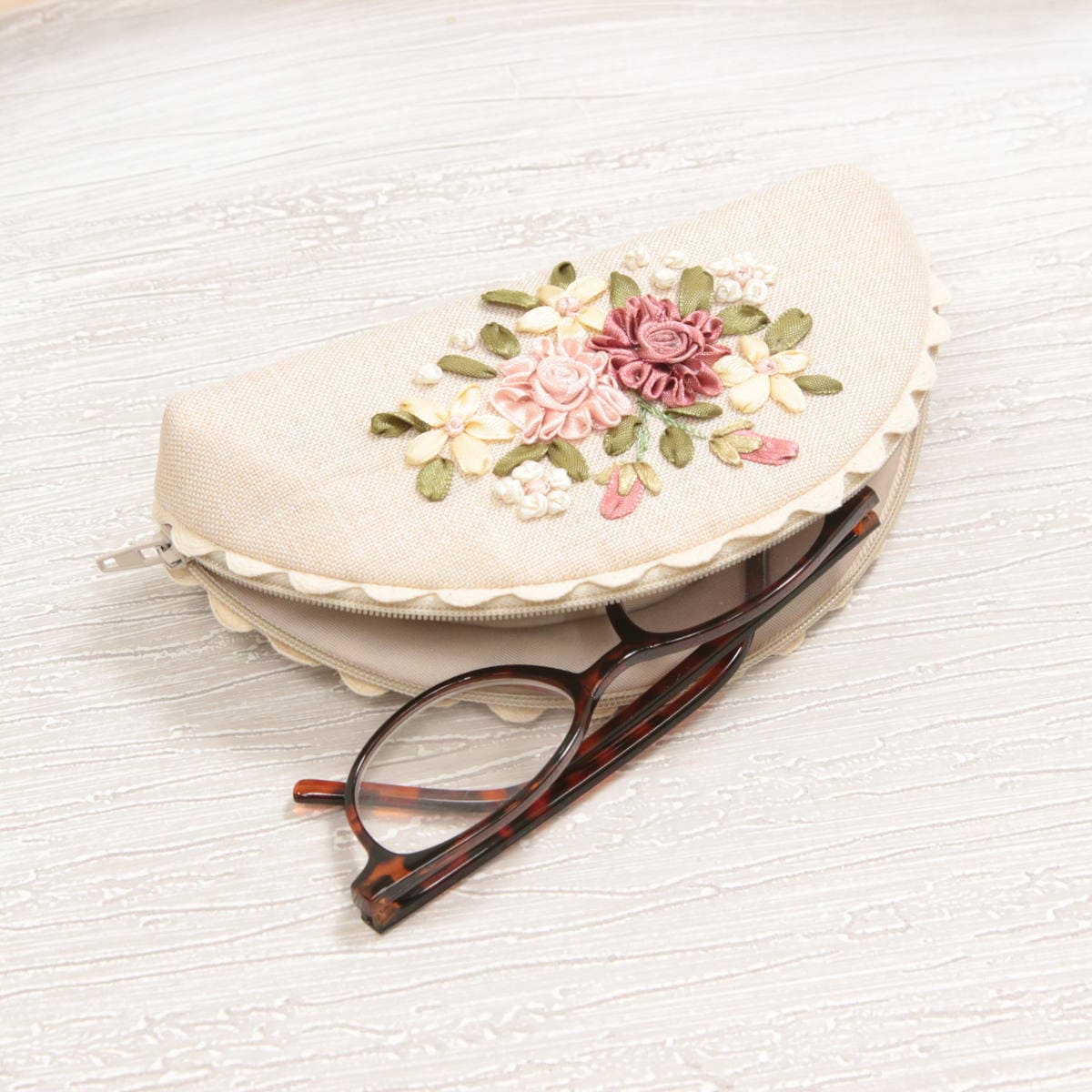 眼鏡ケース リボン刺繍 約9×18cm [Ros? Ruban]｜インテリアレース