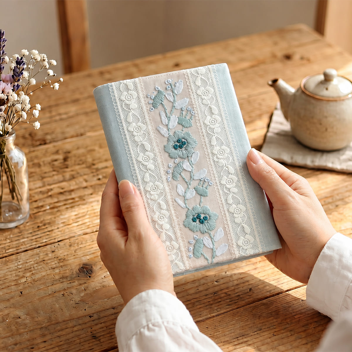 お薬手帳ケース フローラル刺繍 約24×16.5cm [Atelier Bloom 
