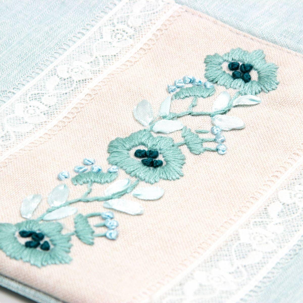 アミブルージュ,amibrugge,インテリアレース,手刺繍,ファブリック,ポーチ,バッグ