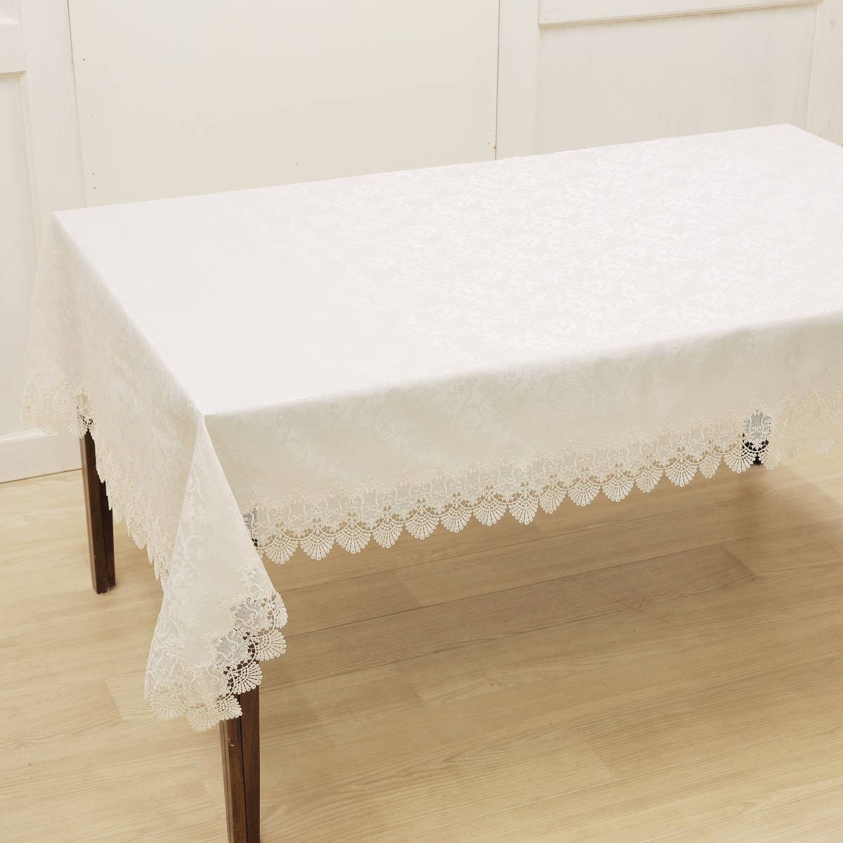 ギュピールレース（撥水加工）のテーブルクロス