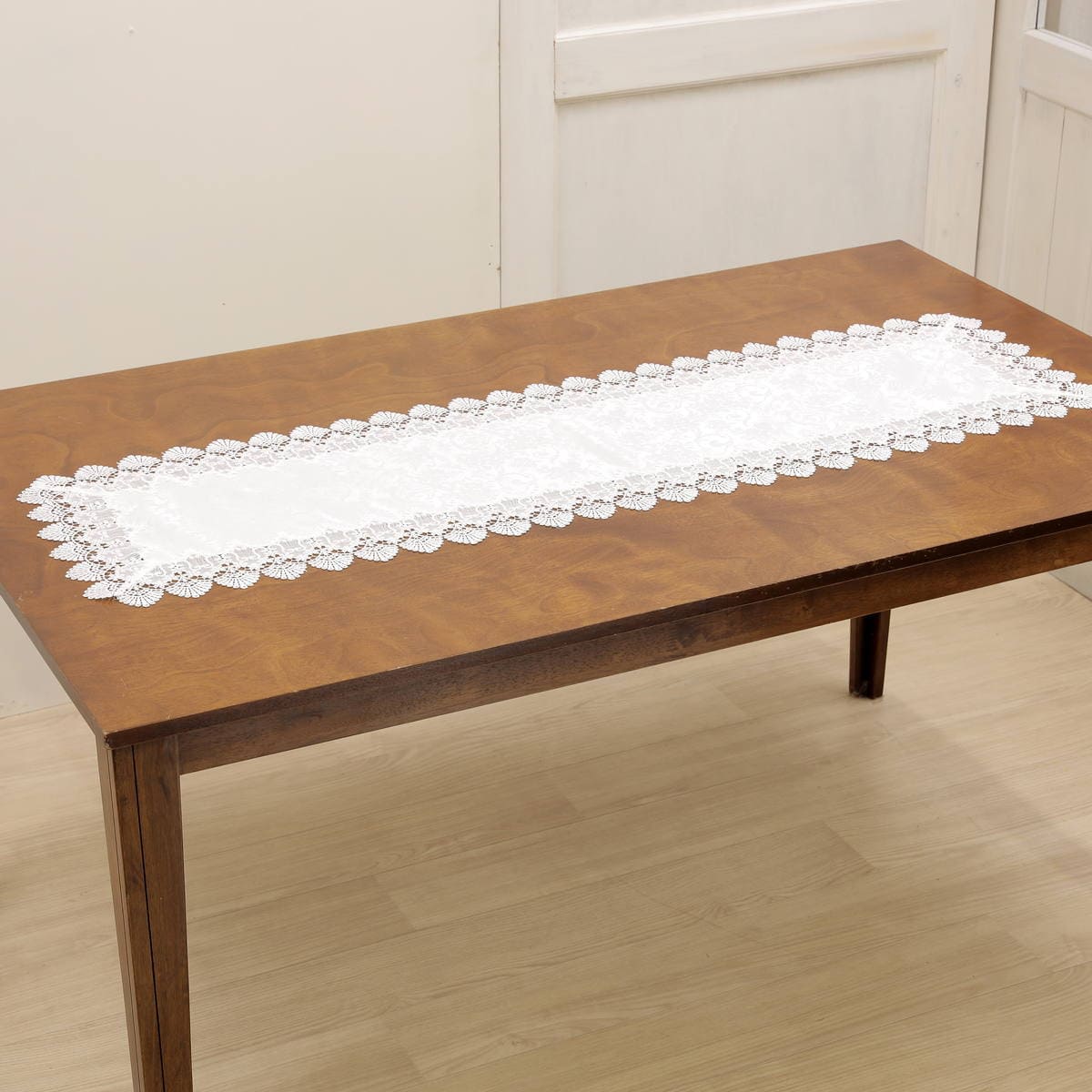 ギュピールレース（撥水加工）のテーブルセンター