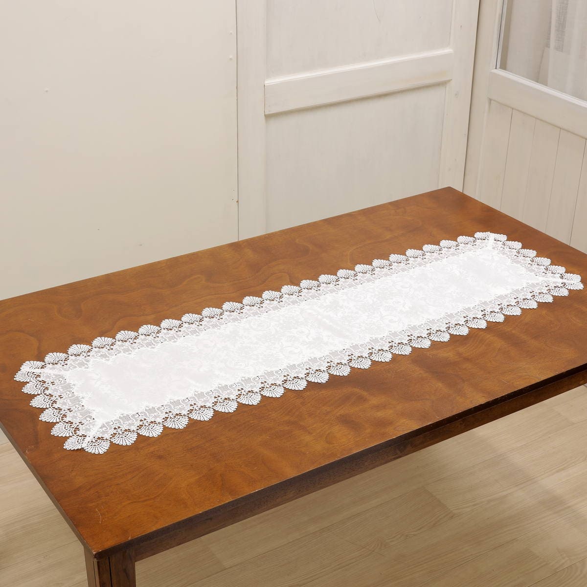 ギュピールレース（撥水加工）のテーブルセンター