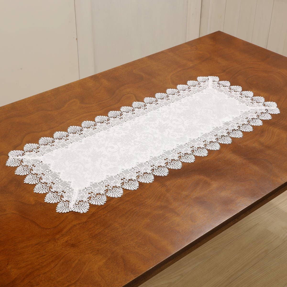 ギュピールレース(撥水加工)のテーブルセンター