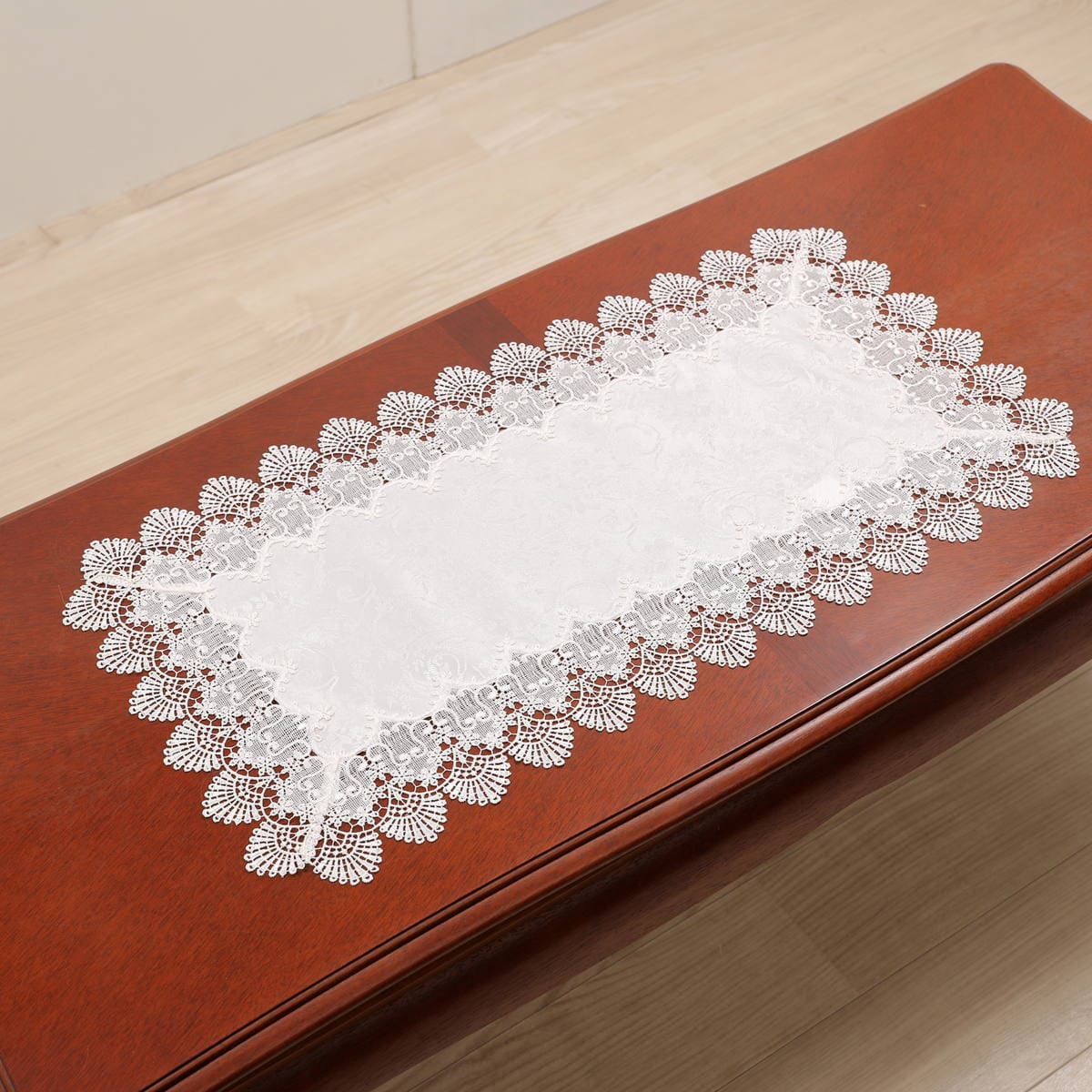 ギュピールレース(撥水加工)のテーブルセンター