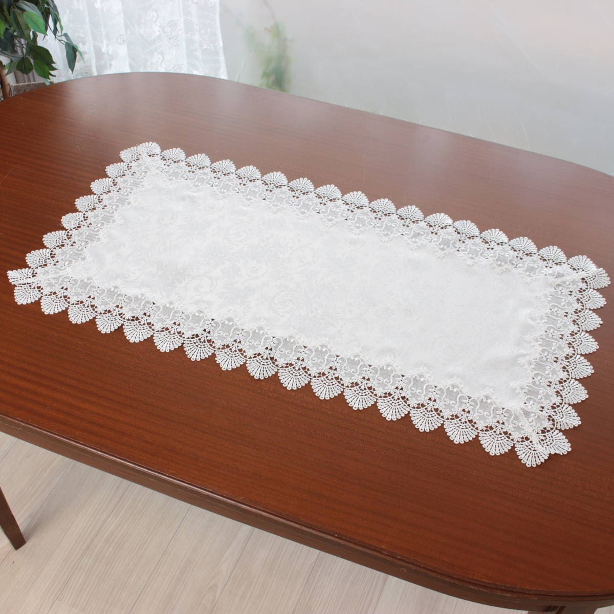 ギュピールレース(撥水加工)のテーブルセンター