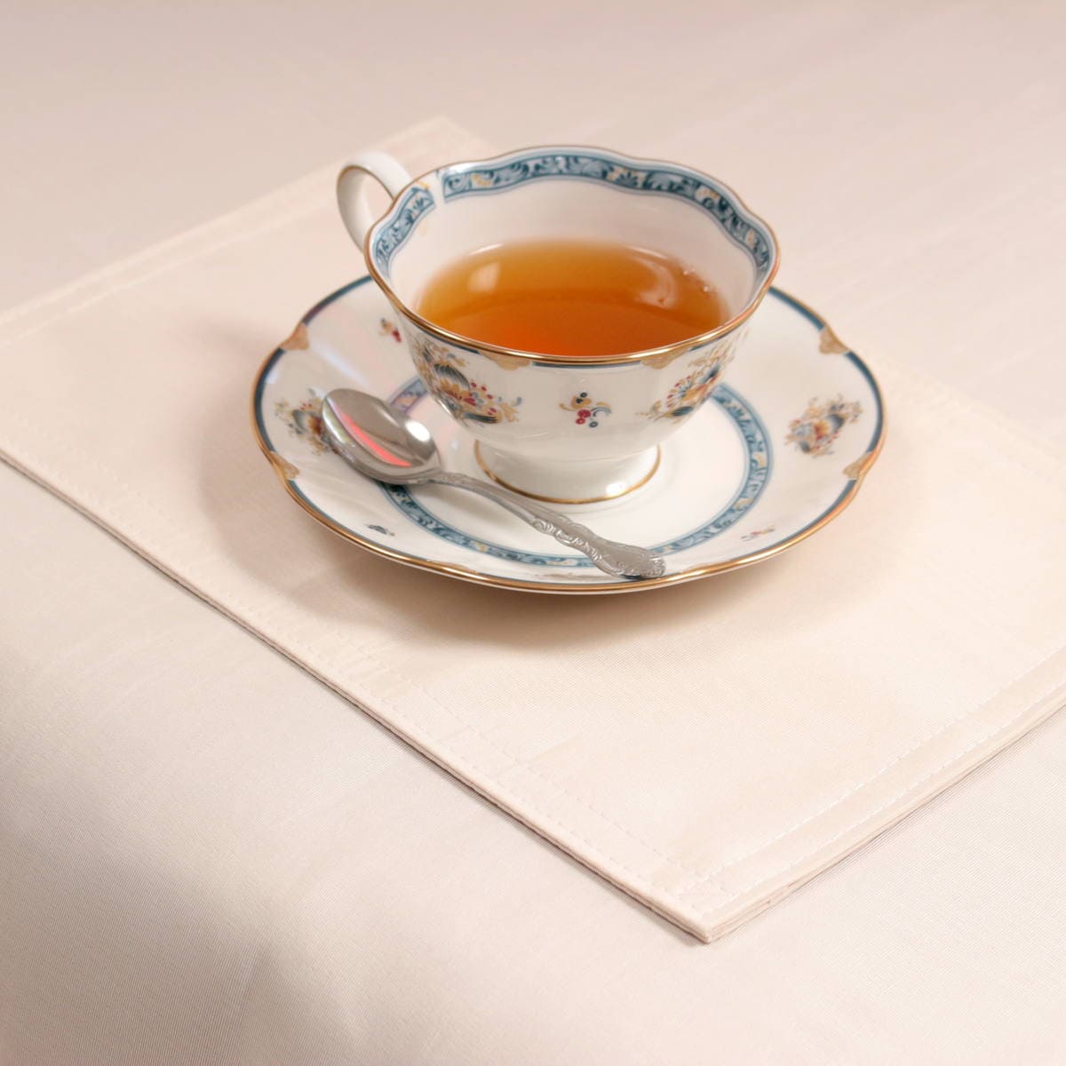 モアレのゆらぎティーマットのベージュ アミブルージュ,ヨーロッパ,ランチョン,テーブル