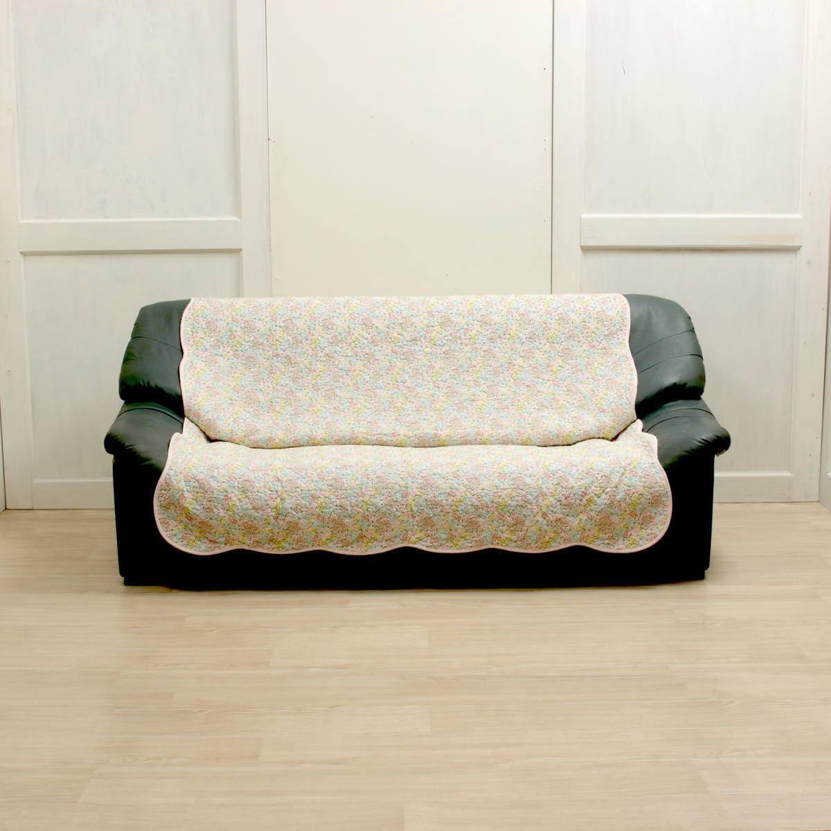 明るく華やかな小花柄の綿生地マルチカバー