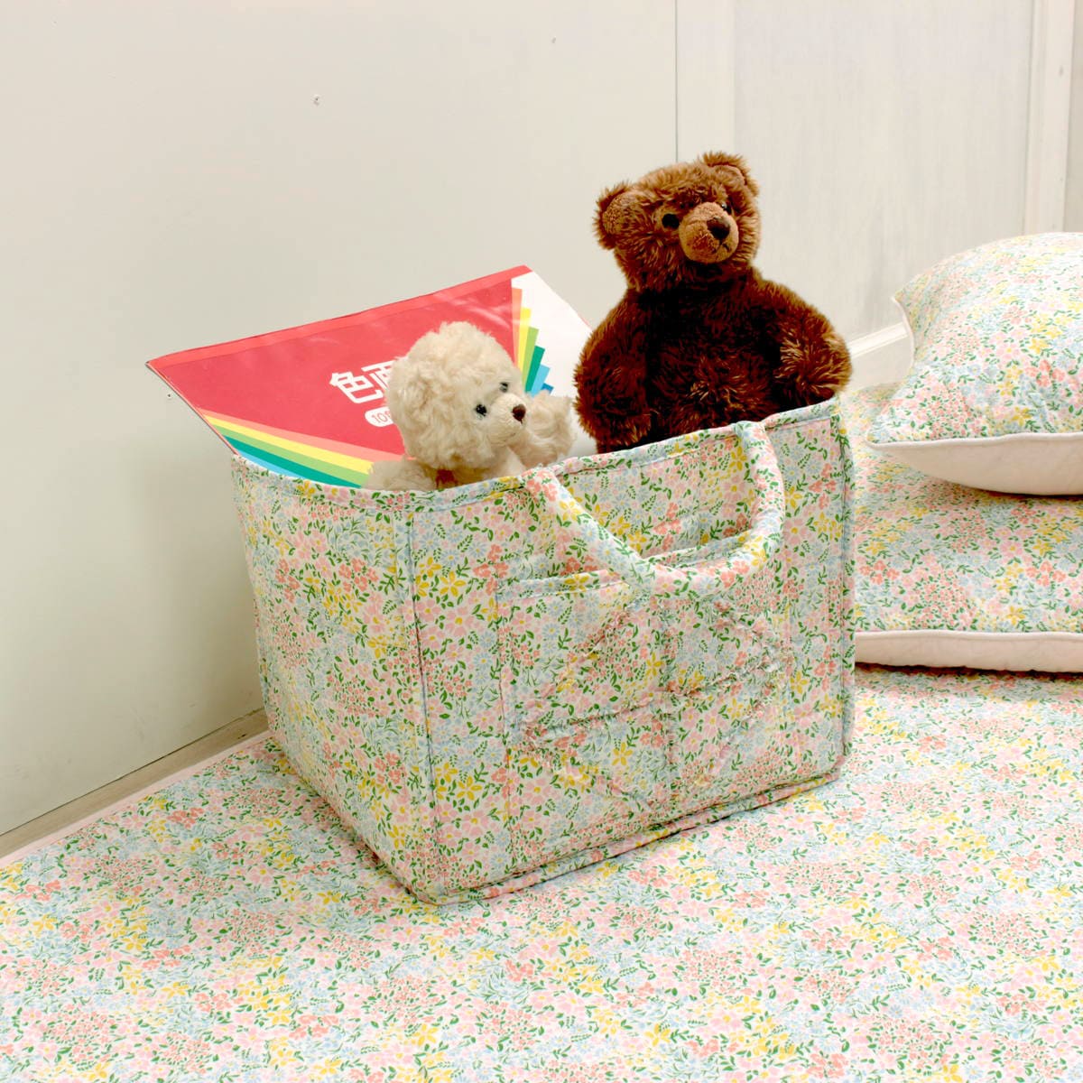 明るく華やかな小花柄の綿生地ソフトバスケット