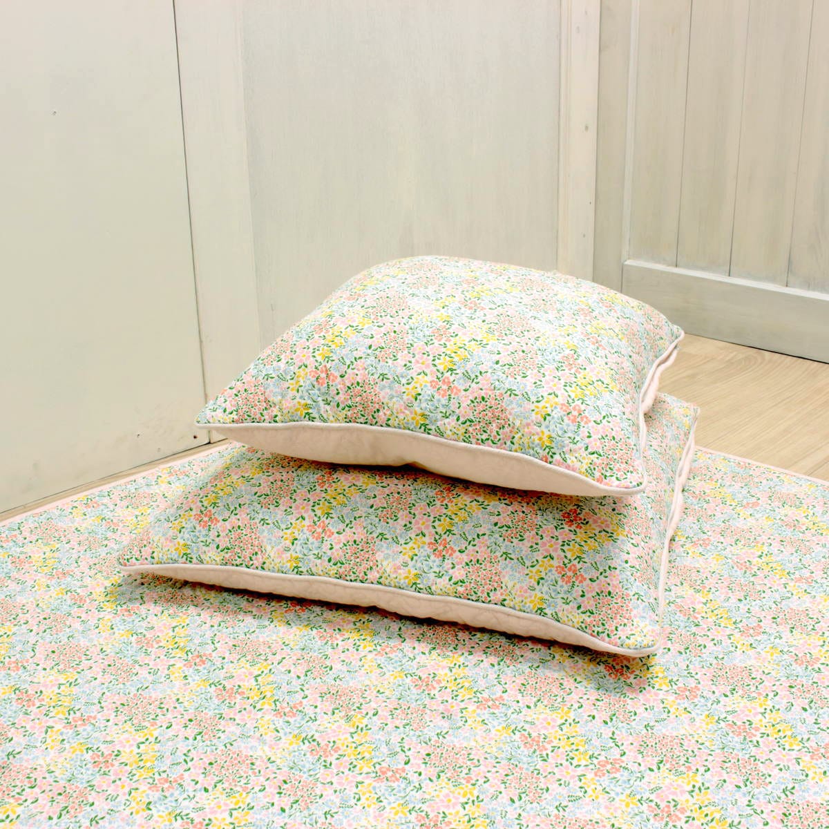 コットンキルト 座布団カバー 約55×59cm [Flower Picnic]｜インテリア