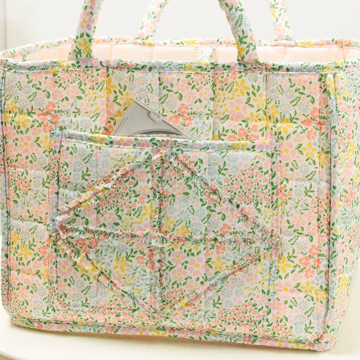 明るく華やかな小花柄の綿生地ソフトバスケット