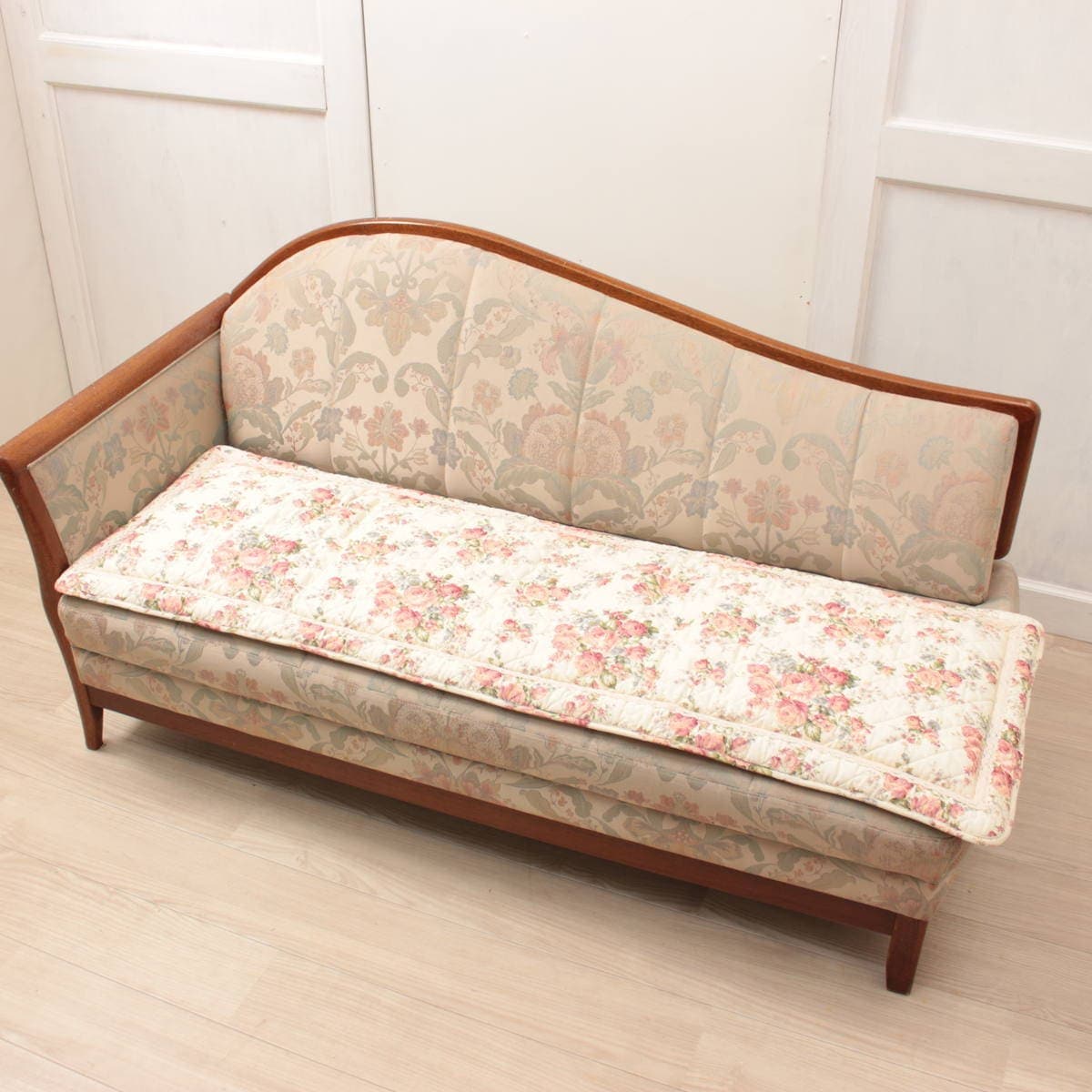 プリントコットンキルトのシートクッション アミブルージュ,懐かしい,ローズ柄,シートクッション,50×50