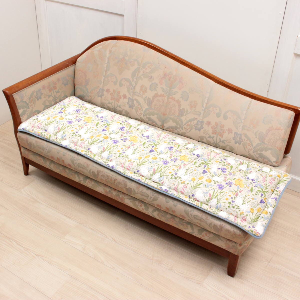 うさぎ柄プリントキルトのシートクッション アミブルージュ,Lapin Quiltine,ラパンキルティーヌ,キルト,シートクッション