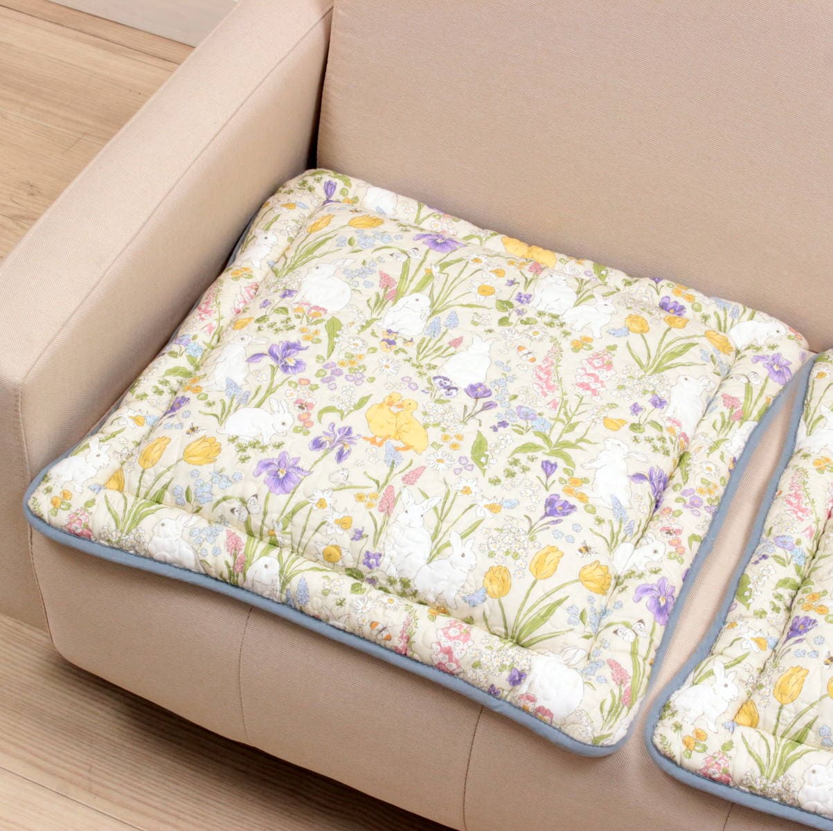 うさぎ柄プリントキルトのシートクッション アミブルージュ,Lapin Quiltine,ラパンキルティーヌ,キルト,シートクッション