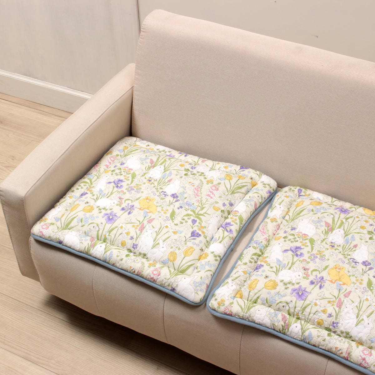 うさぎ柄プリントキルトのシートクッション アミブルージュ,Lapin Quiltine,ラパンキルティーヌ,キルト,シートクッション