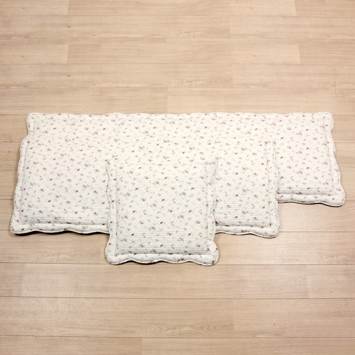 シートクッション 花柄コットンキルト 約50×50cm [Nostalgic Rose