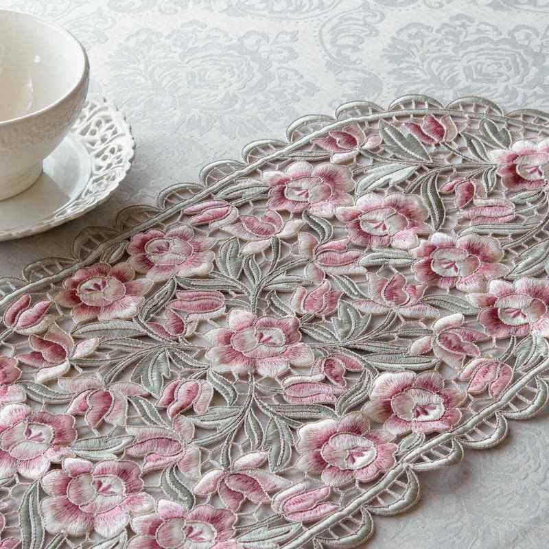 アキアカネ　フリル付き花柄刺繍テーブルクロス アキアカネ フリル付き花柄刺繍テーブルクロス アキアカネ フリル付き