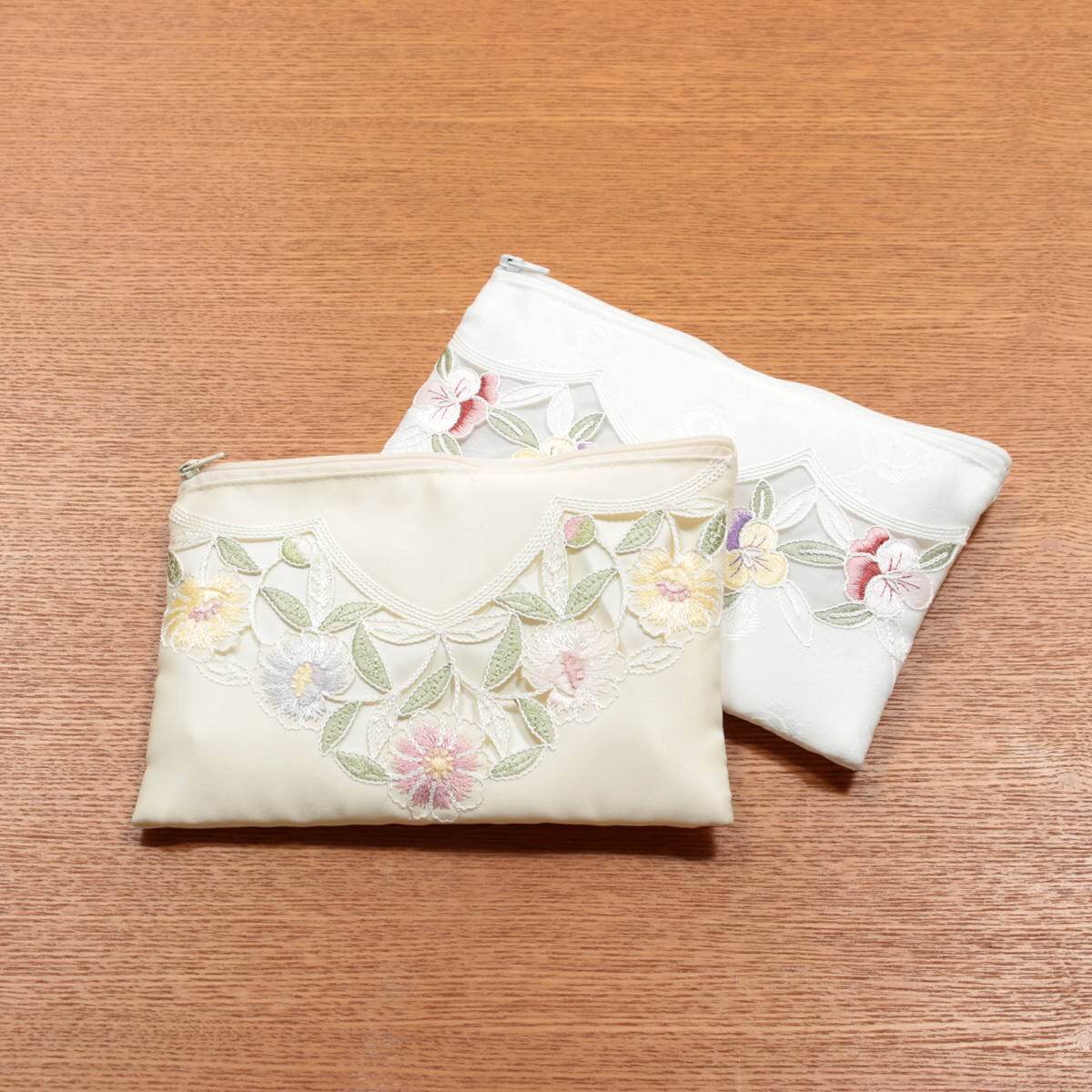 花のコード刺繍 マルチケース 約12×20cm｜インテリアレース・テーブル 