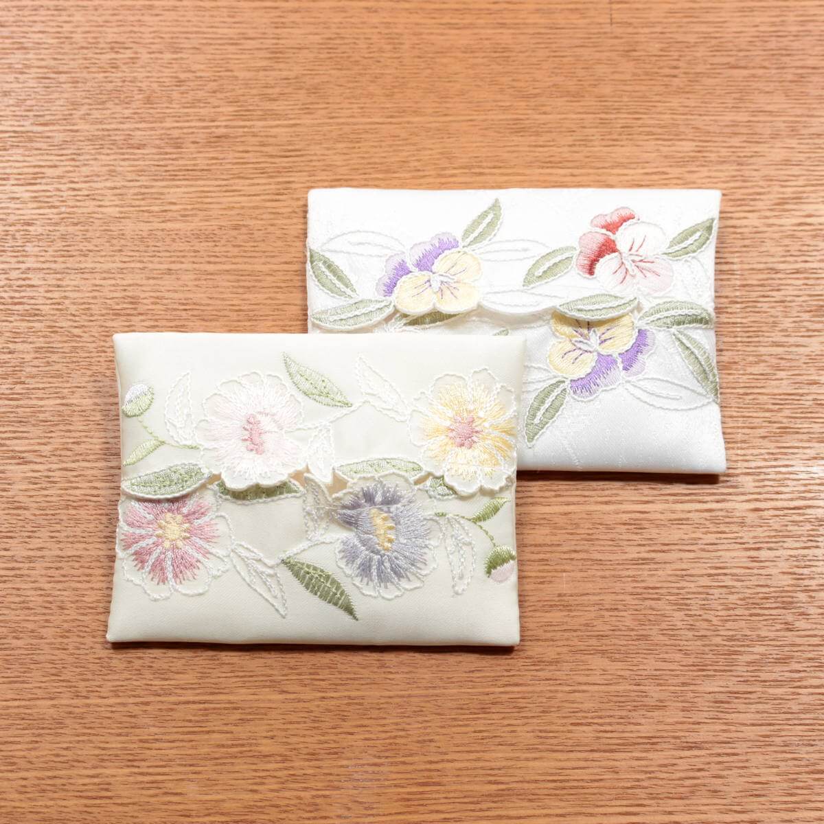 花のコード刺繍 ミニティッシュケース 約9×12cm｜インテリアレース 
