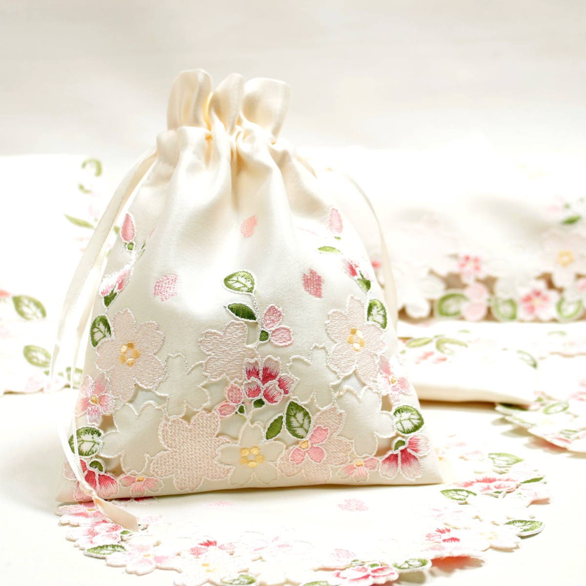 アミブルージュ,コード刺繍,テーブルセンター,さくら,桜,sakura,桜綺