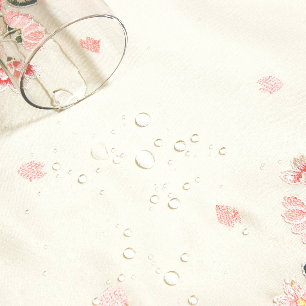 コード刺繍の生地には撥水加工済み コード刺繍,はっすい加工,撥水加工,桜綺