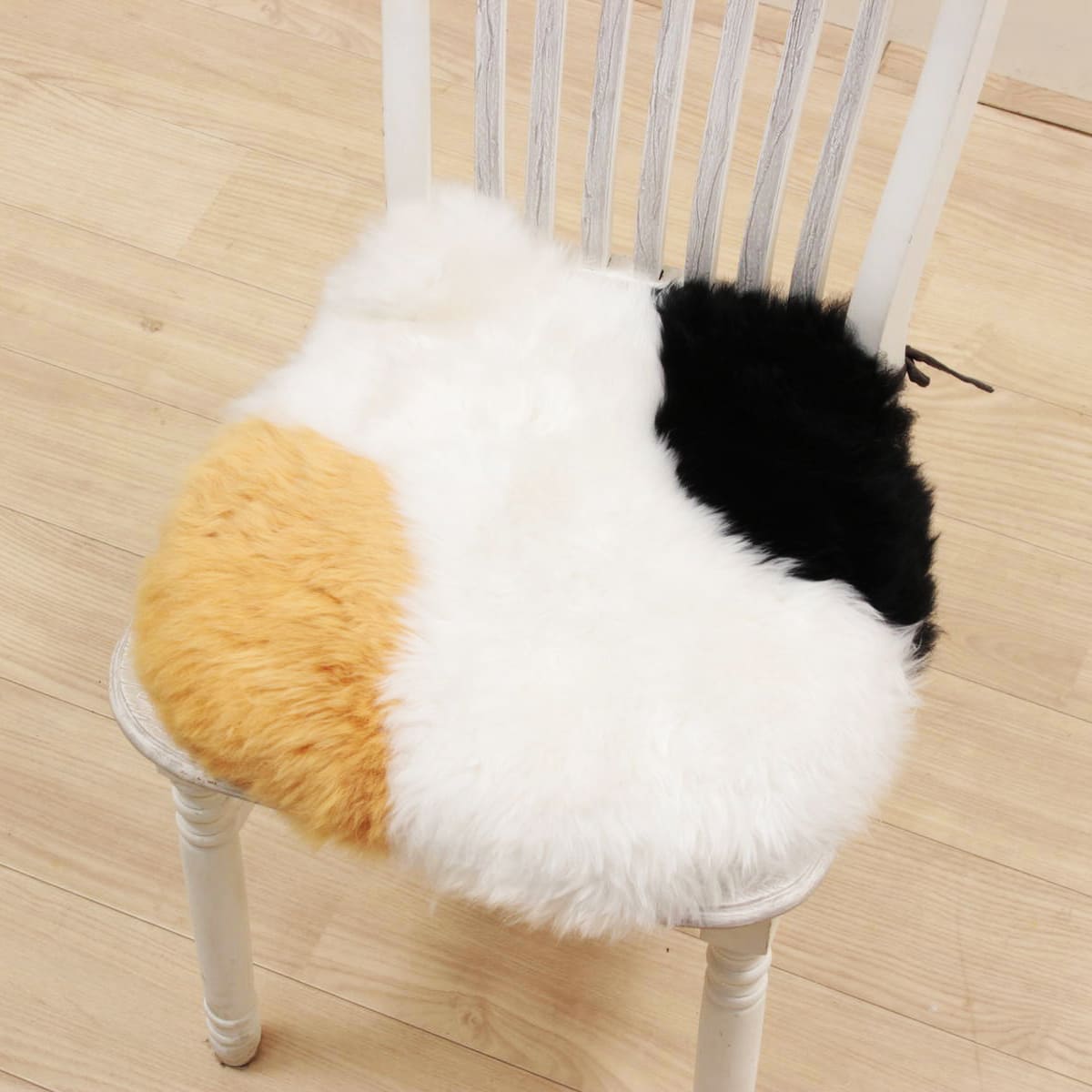 ムートン 紐付シートクッション 猫型 長毛 約38×40cm｜インテリア