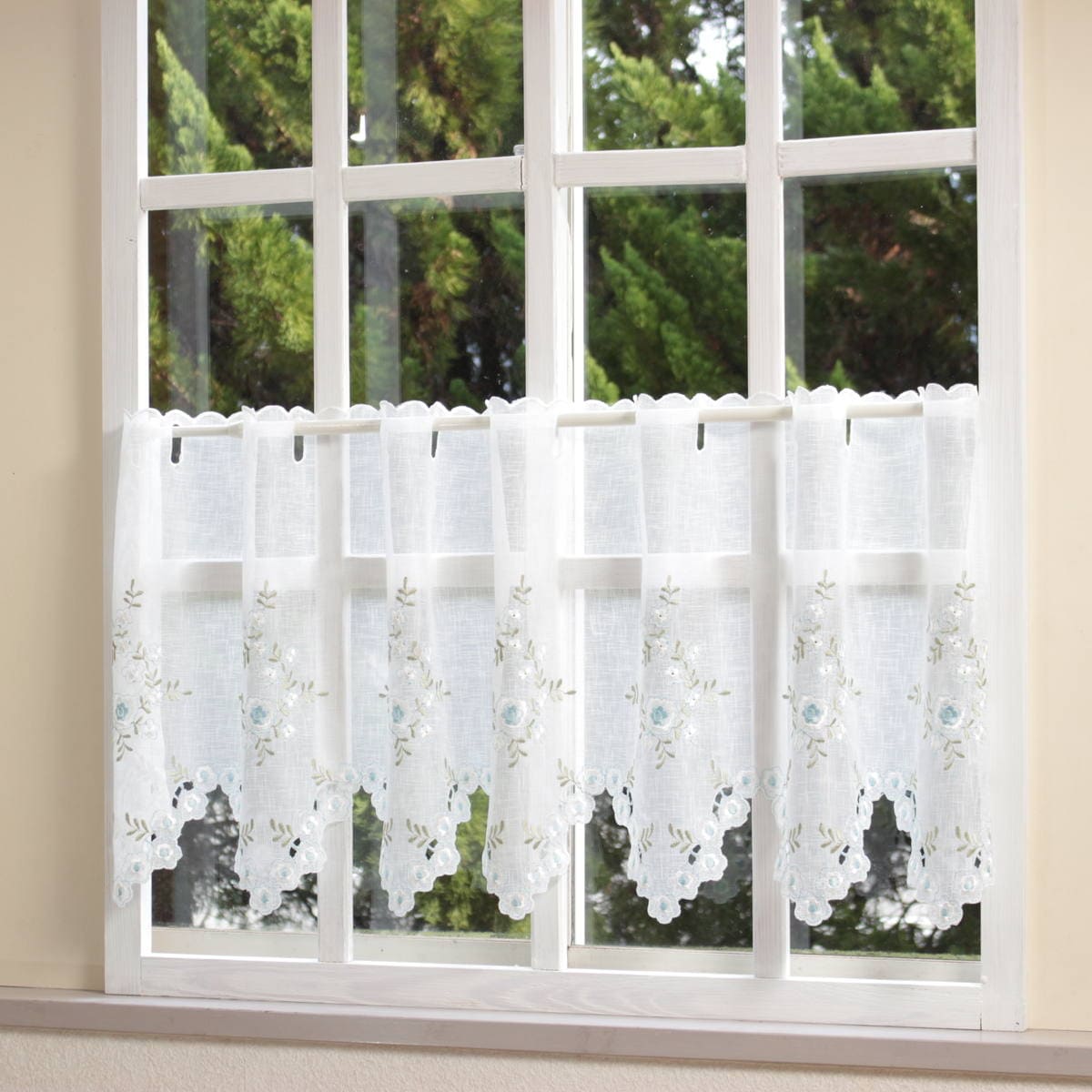 フラワー刺繍のカフェカーテン