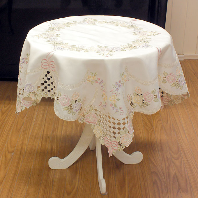 Ribbon ＆ Rose　刺繍＆カットワーク テーブルクロス　約85×85cm