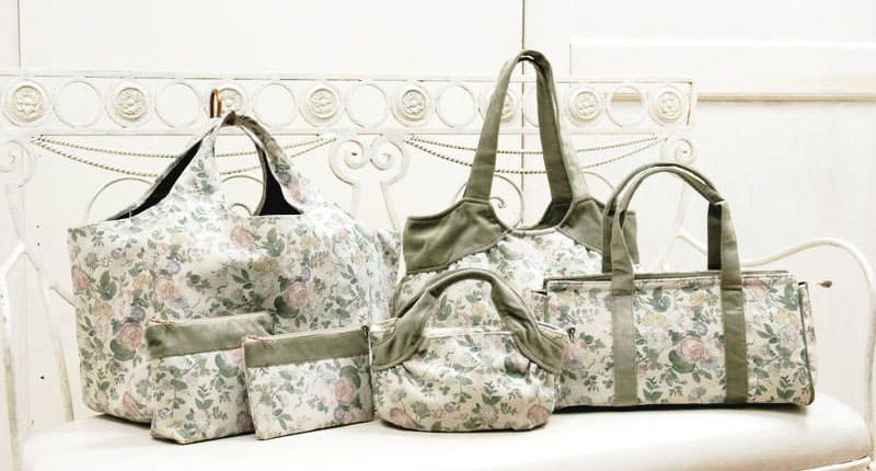 フラワープリント生地のお出かけ用アイテム