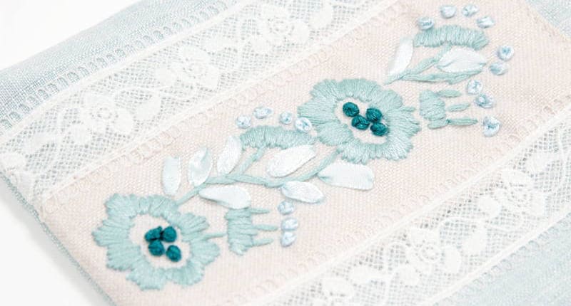 熟練の職人による,フローラル刺繍,アトリエ ブルーム,バッグ,ポーチ
