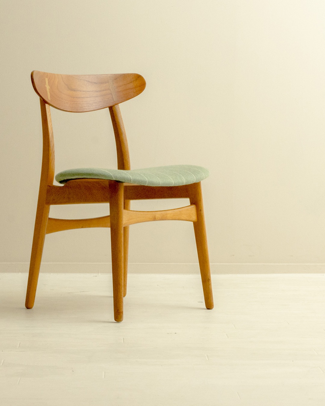 北欧家具の脚部 北欧ヴィンテージ家具のクローバースカイ