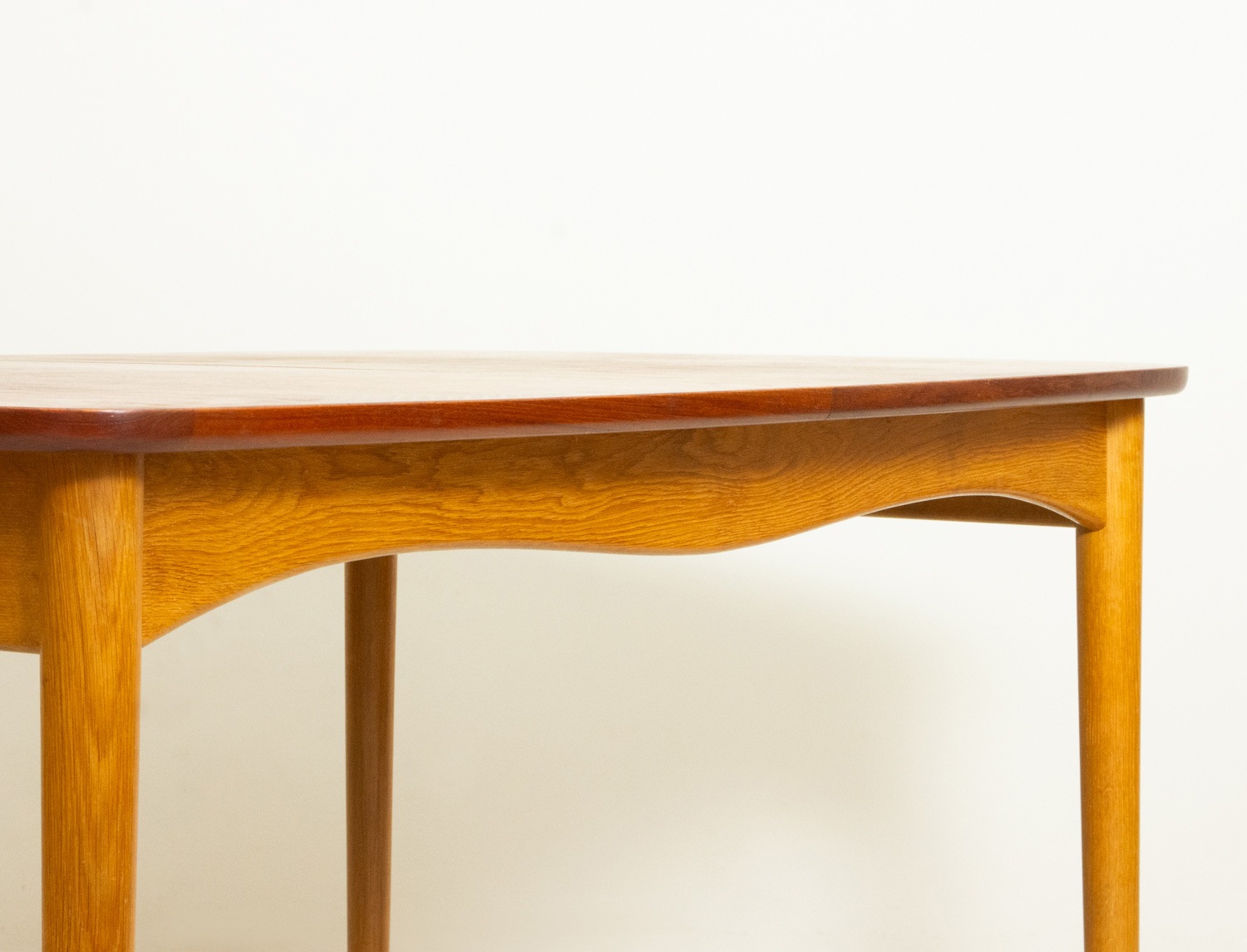 fin juhl�����˥󥰥ơ��֥����