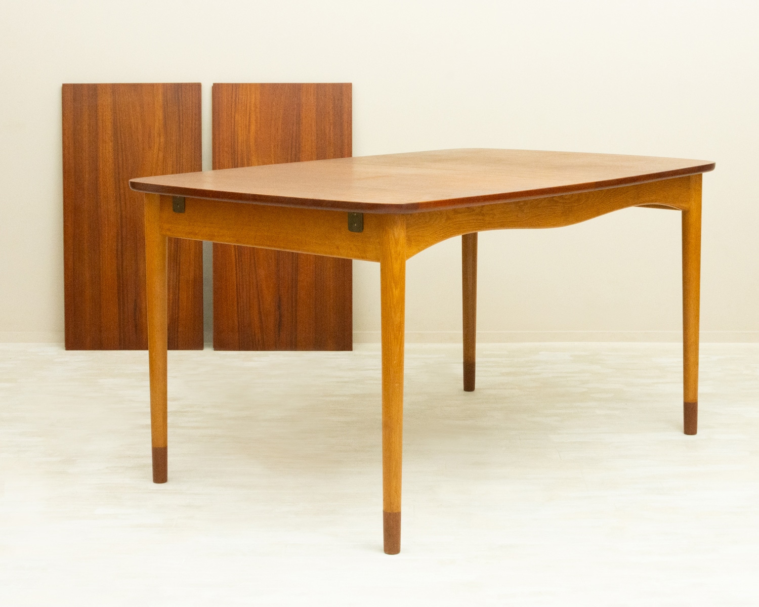 fin juhl�����˥󥰥ơ��֥����