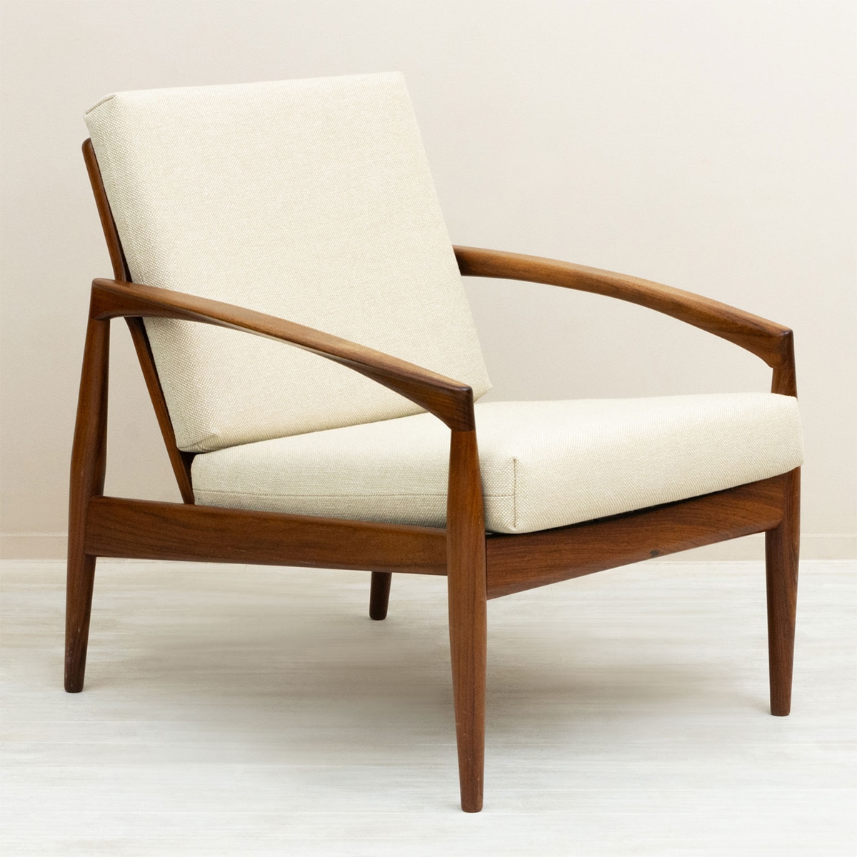 No121 Easy Chair