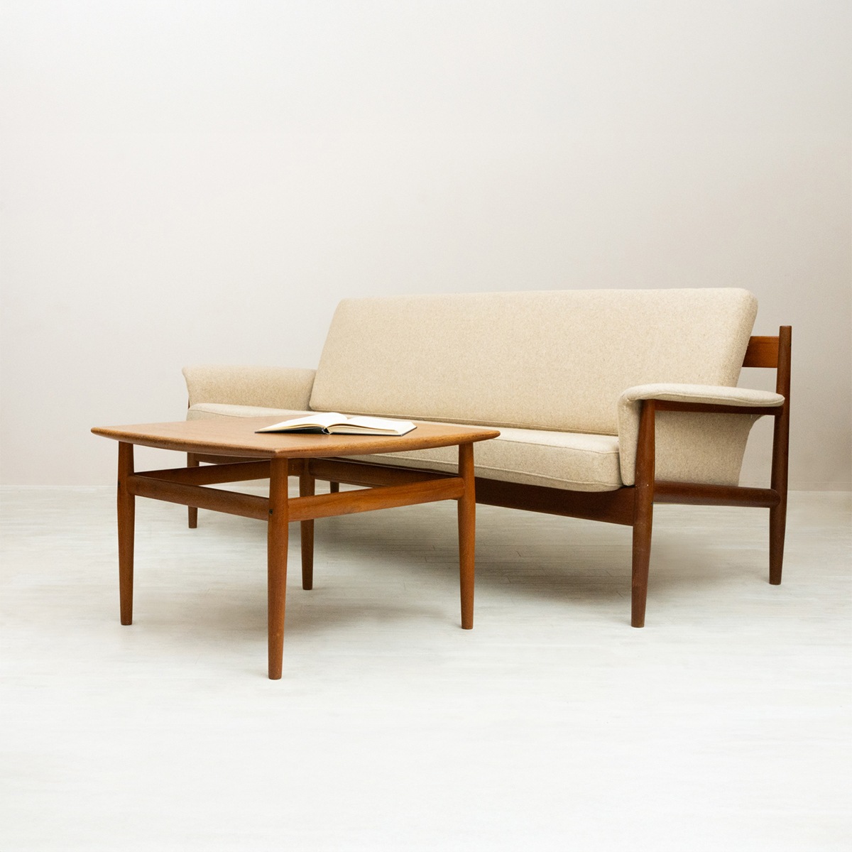 Model168 Sofa